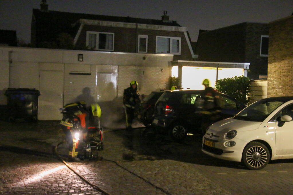 Containerbrand tegen gevel snel onder controle