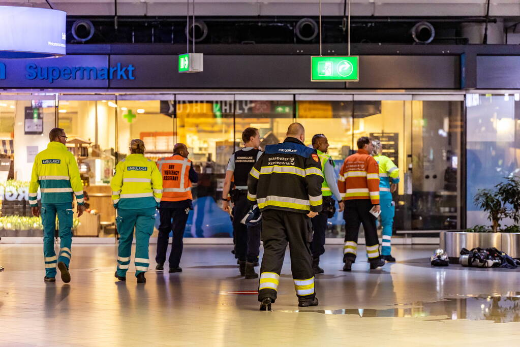 Schiphol ontruimd vanwege brand bij pizzatent