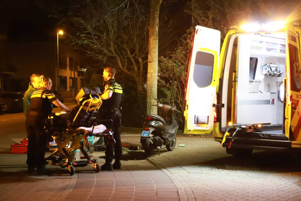 Scooterrijder komt hard ten val