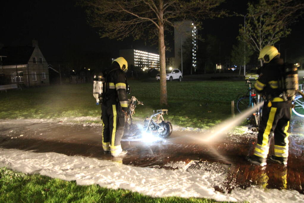 Deelscooter volledig uitgebrand