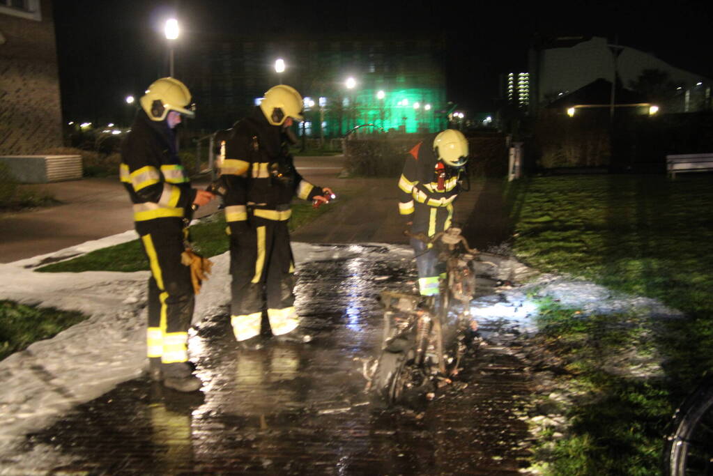 Deelscooter volledig uitgebrand