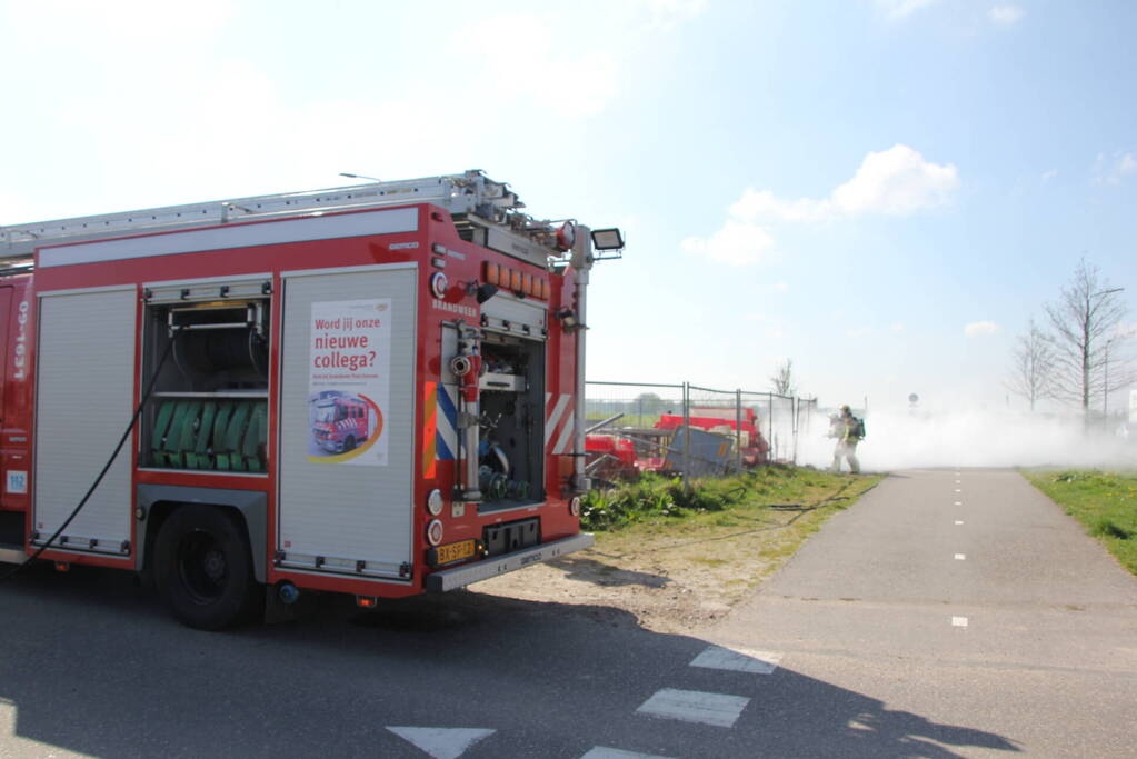 Zwarte rookwolken vanwege brand op bouwterrein
