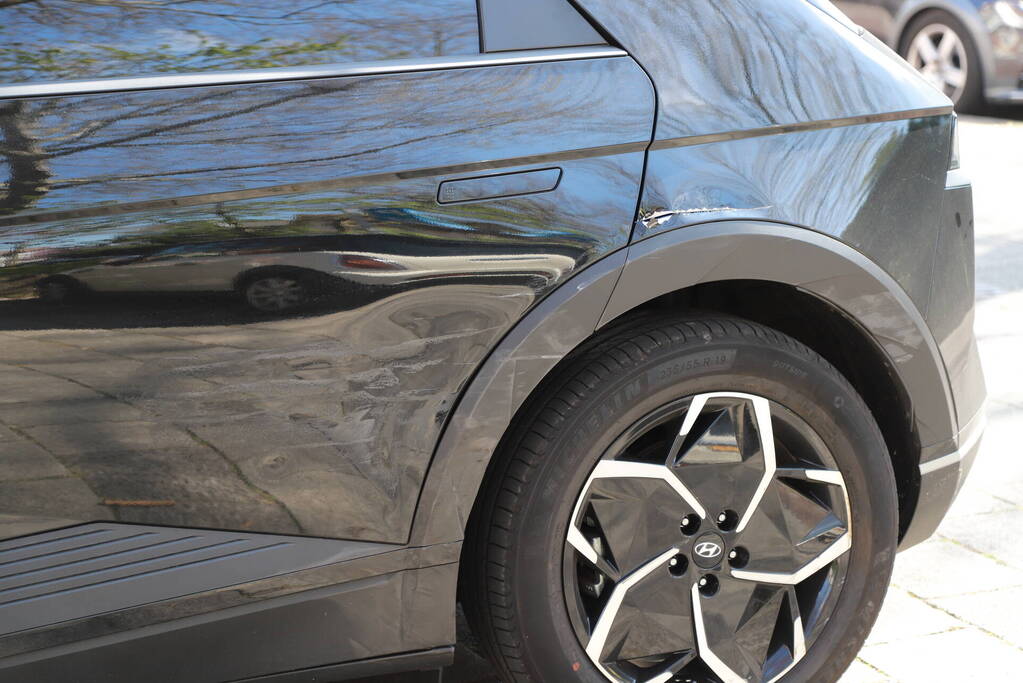 Veel schade bij ongeval tussen twee auto's