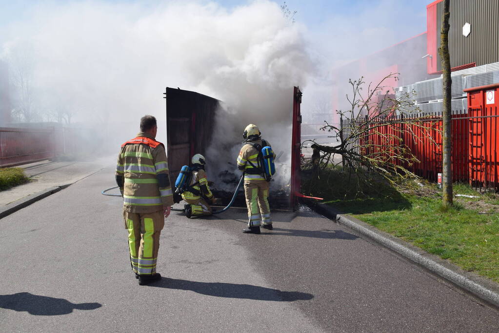 Hevige brand in grote afvalcontainer