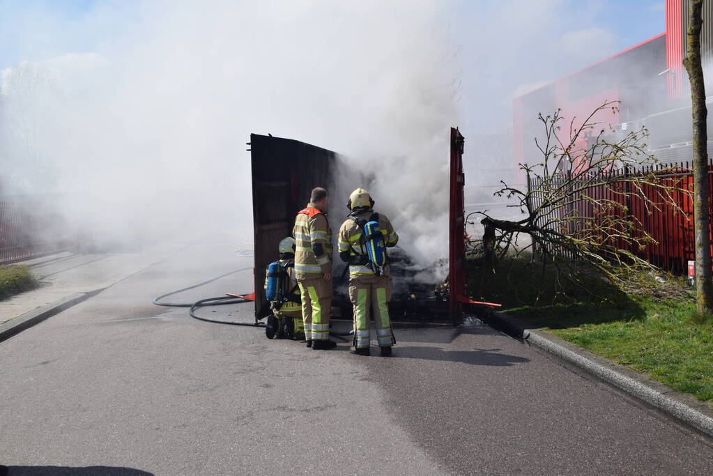Hevige brand in grote afvalcontainer