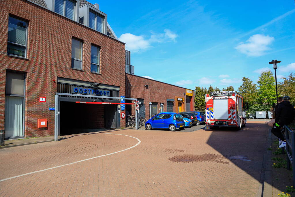 Kortsluiting in geparkeerde auto in parkeergarage