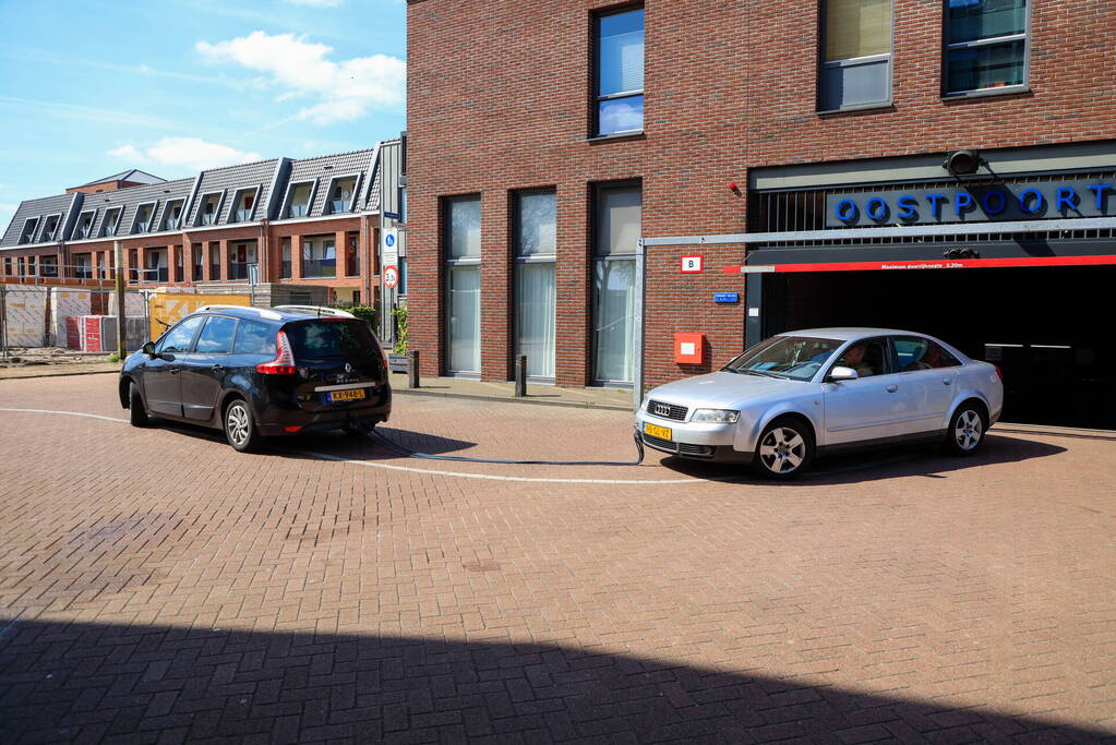 Kortsluiting in geparkeerde auto in parkeergarage