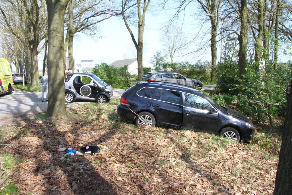 Auto belandt in greppel na ongeval