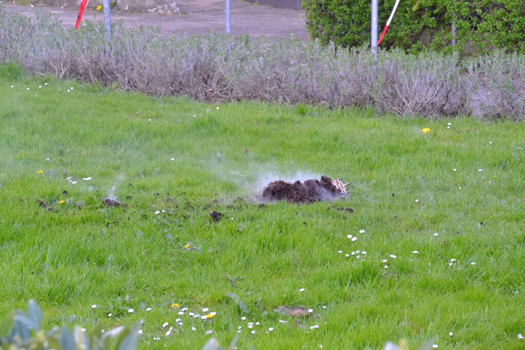 Bloempot in brand op balkon