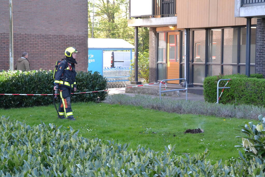 Bloempot in brand op balkon