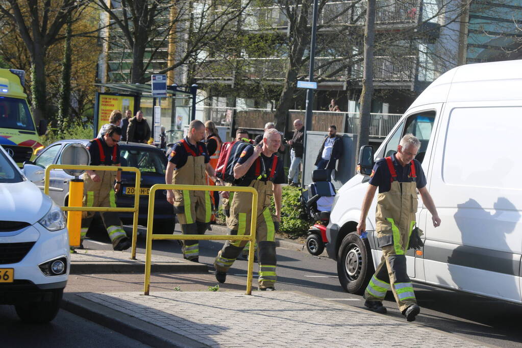 Persoon op scootmobiel gewond bij botsing met auto