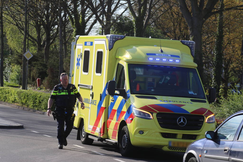 Persoon op scootmobiel gewond bij botsing met auto