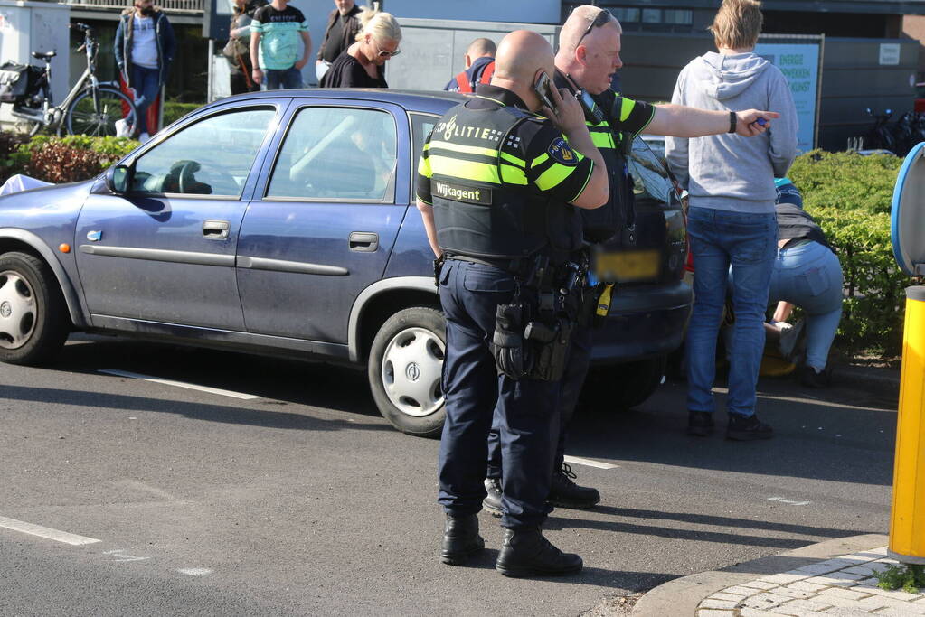 Persoon op scootmobiel gewond bij botsing met auto