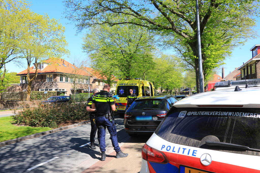 Taxichauffeur botst tegen geparkeerd auto