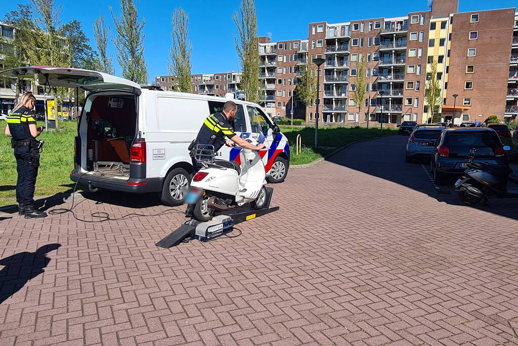Meerdere scooterrijders lopen bekeuring op