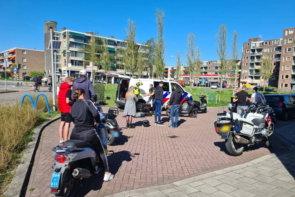 Meerdere scooterrijders lopen bekeuring op