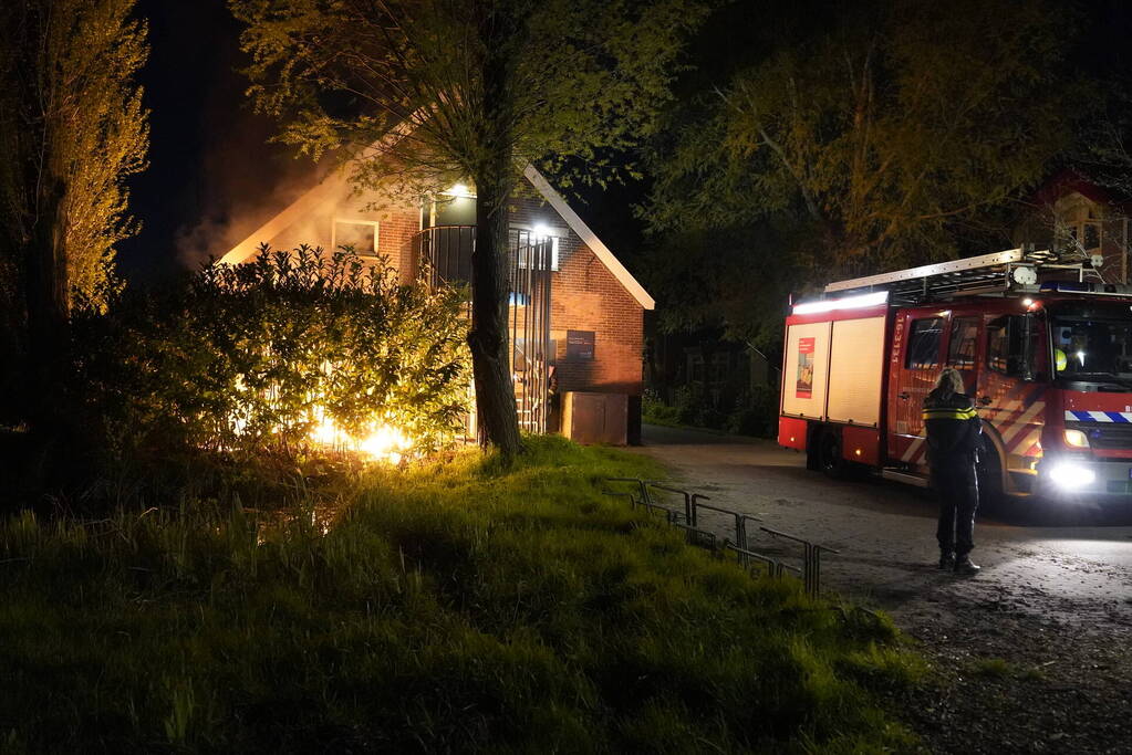 Straatafval vat vlam