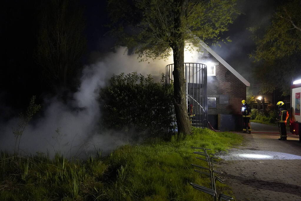 Straatafval vat vlam