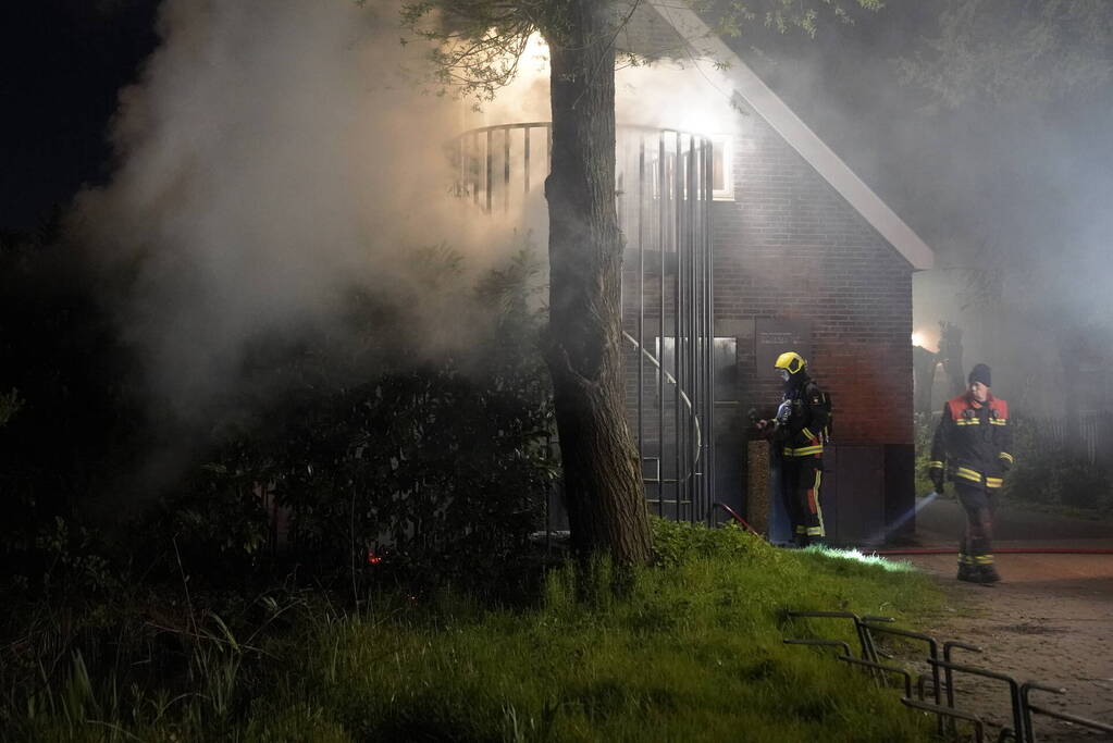 Straatafval vat vlam