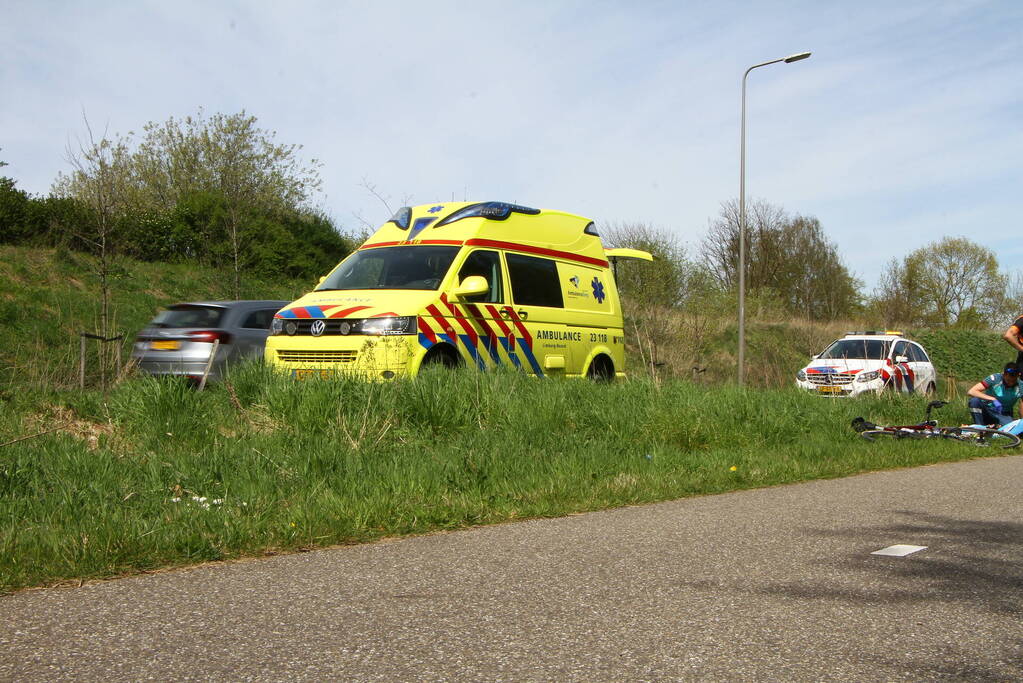 Wielrenner gewond na val met fiets