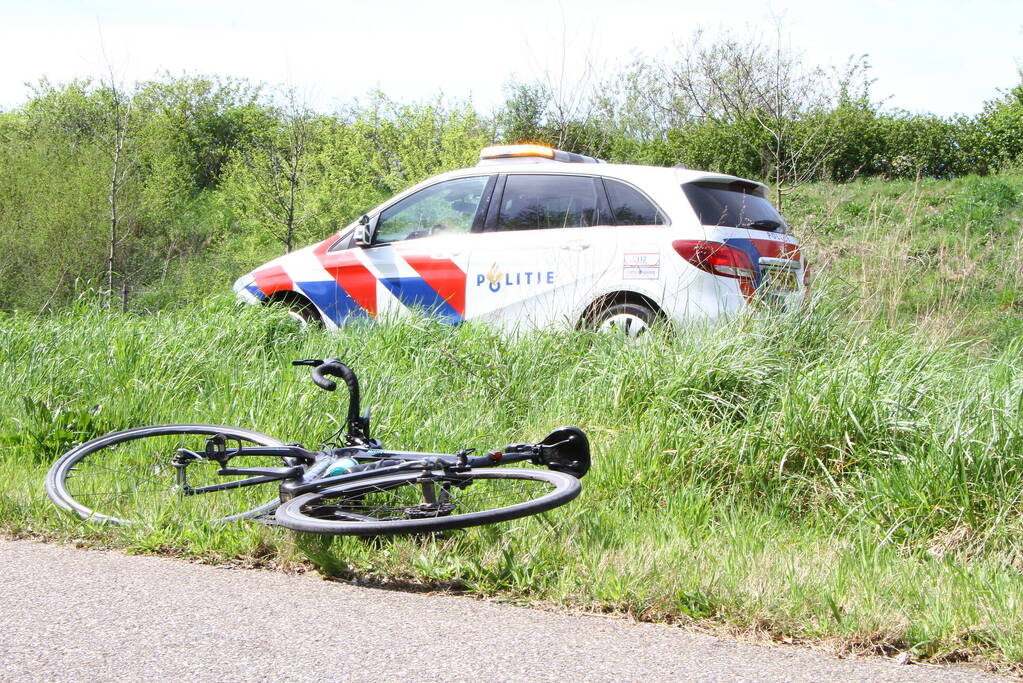 Wielrenner gewond na val met fiets