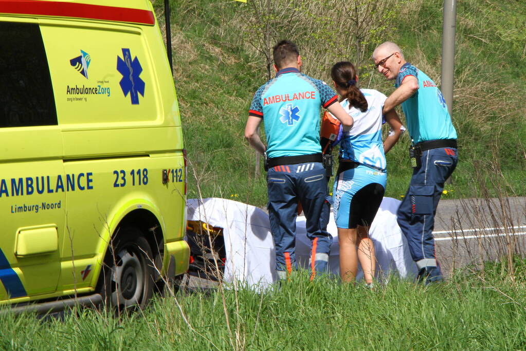 Wielrenner gewond na val met fiets