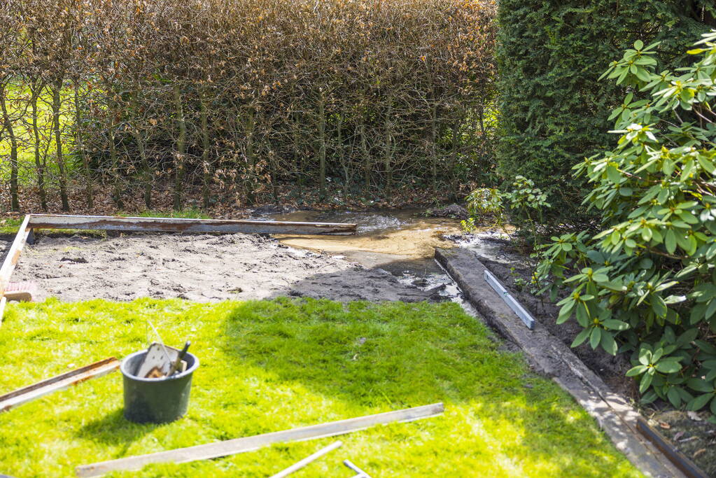 Waterleiding geraakt tijdens plaatsen van groentekas