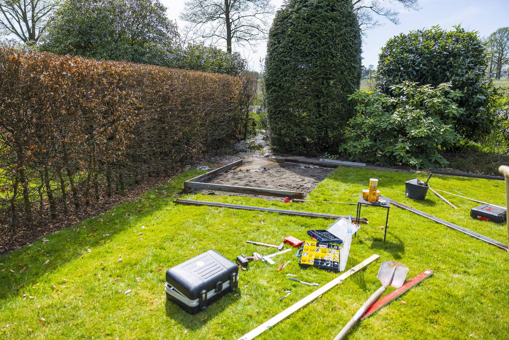Waterleiding geraakt tijdens plaatsen van groentekas