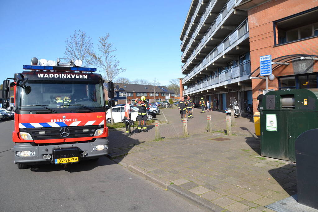 Brandweer onderzoekt benzinelucht in berging