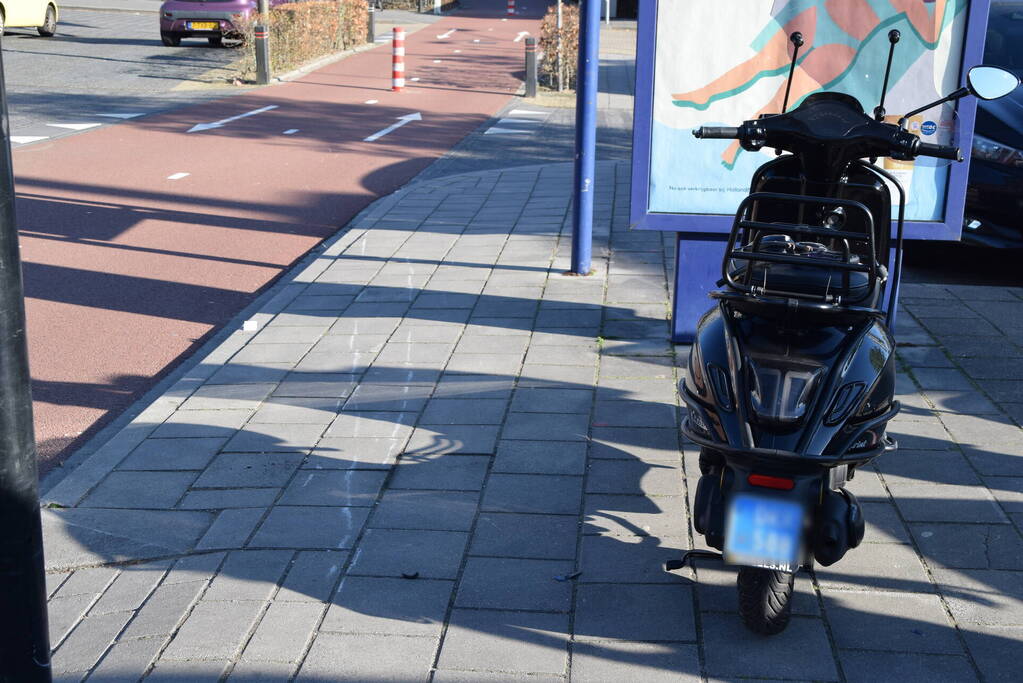 Scooterrijder aangereden door auto