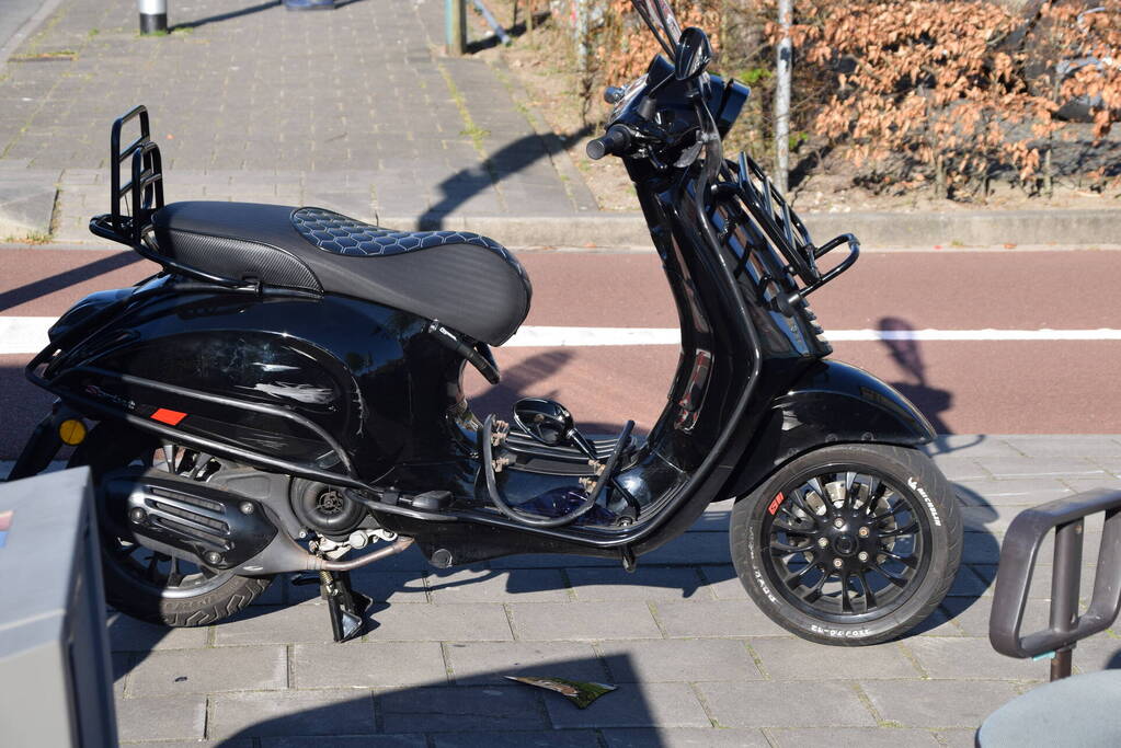 Scooterrijder aangereden door auto