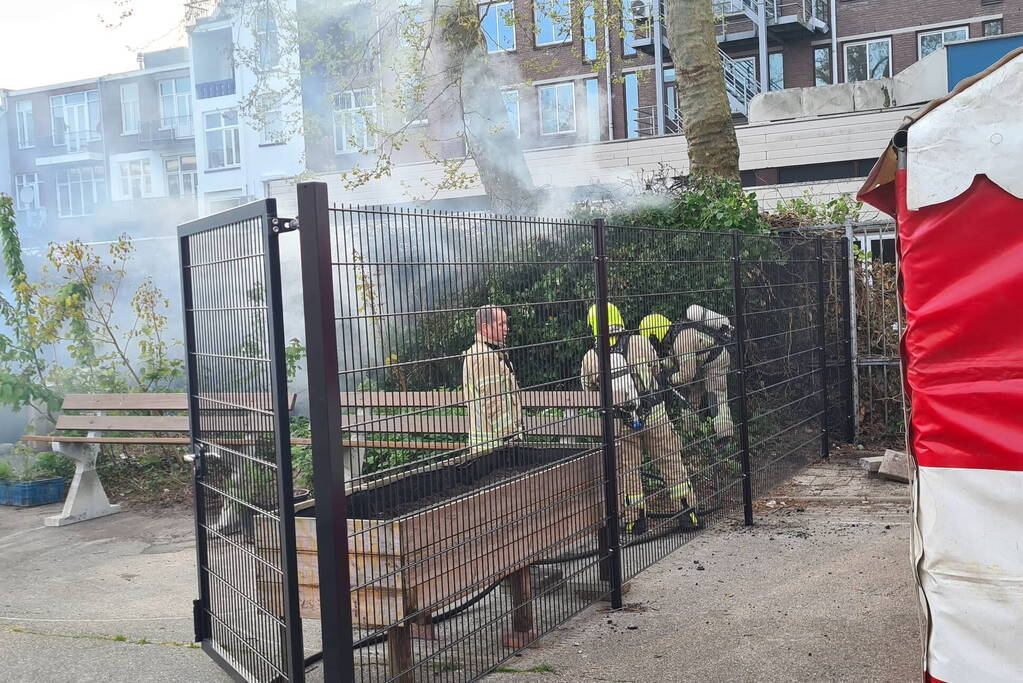 Veel rook bij brand in heg