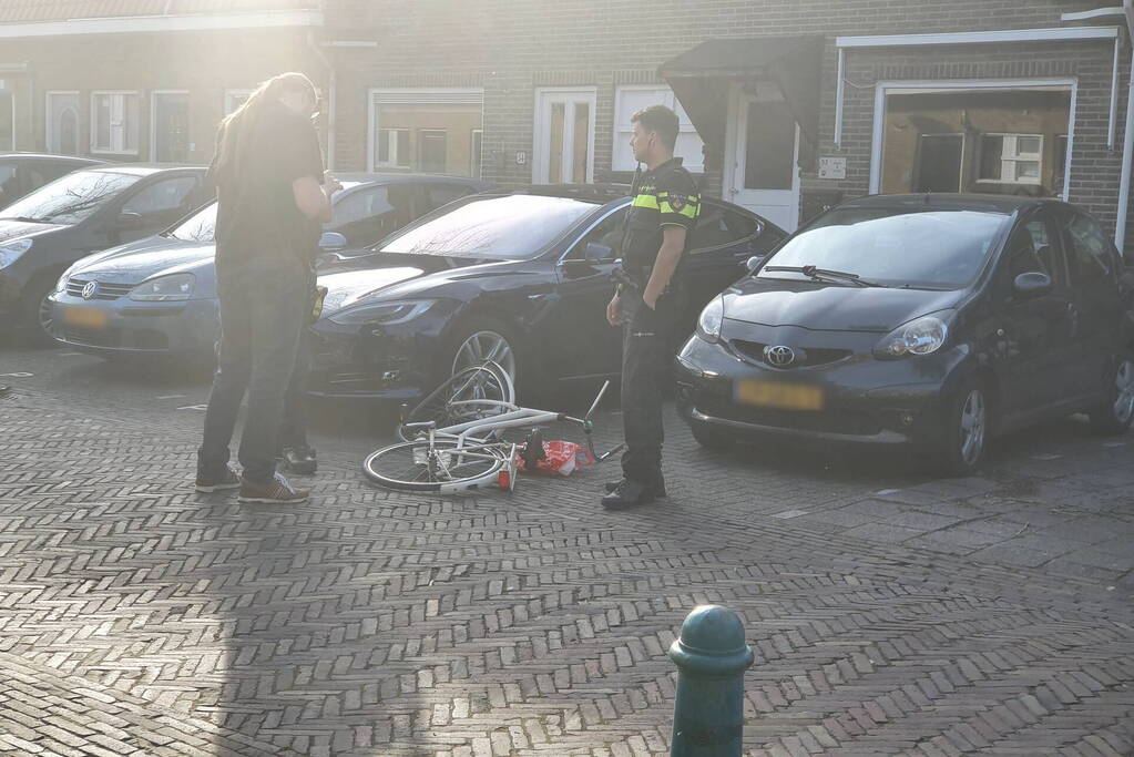 Fietser opzettelijk aangereden door auto