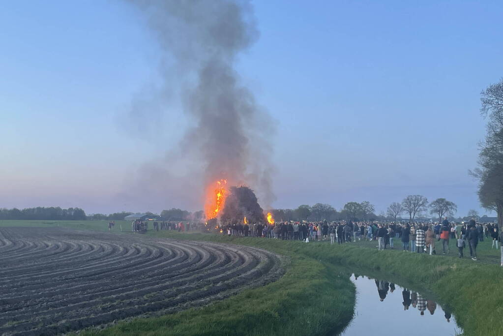 Grote drukte bij paasvuur