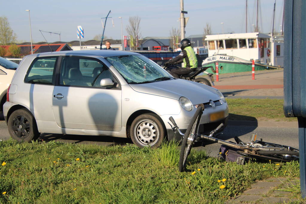 Automobilist schept E-biker op Hermesbrug