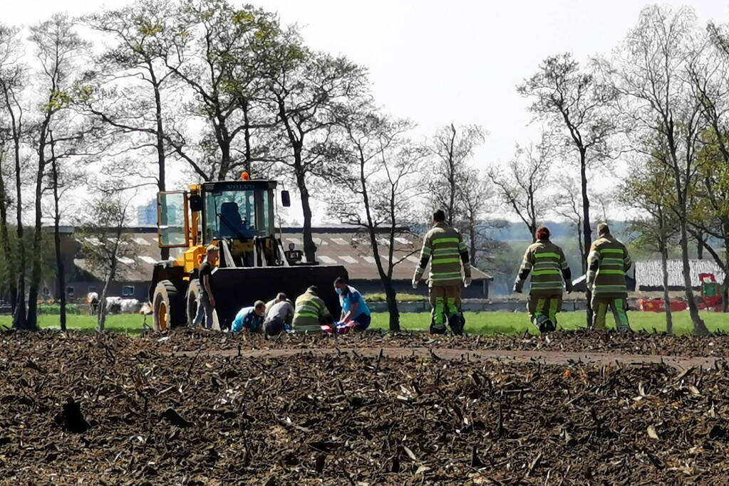 Incident met shovel in weiland