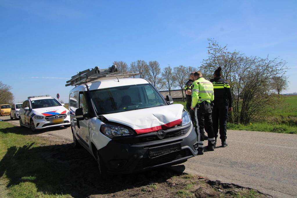 Bestelwagens van zelfde bedrijf botsen op elkaar