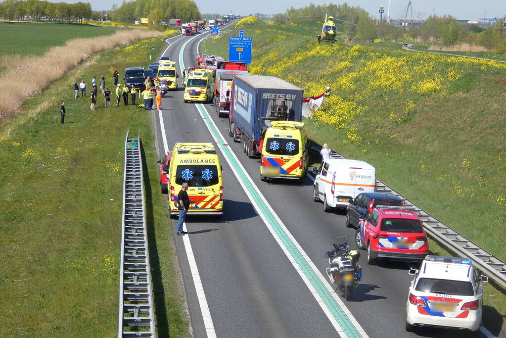 Dode bij aanrijding auto en vrachtwagen