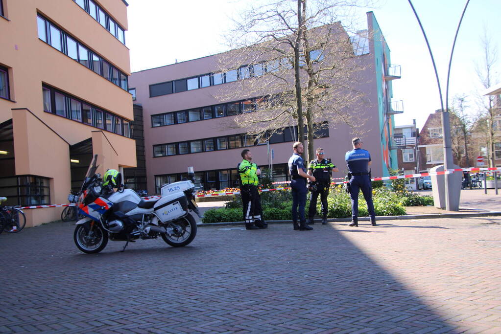 Gemeentehuis ontruimd na vondst verdacht pakketje