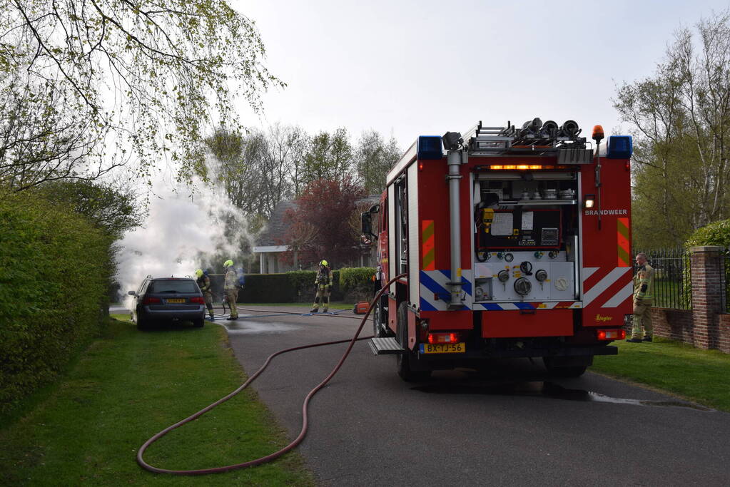 Auto zwaar beschadigd vanwege brand