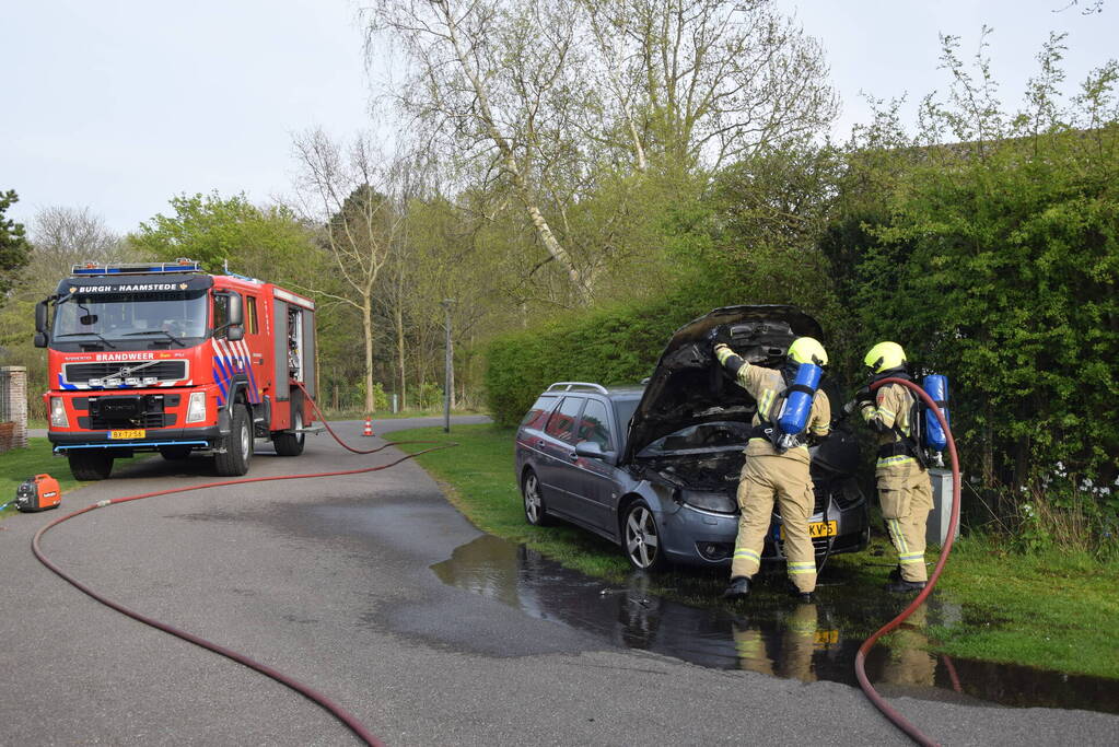 Auto zwaar beschadigd vanwege brand