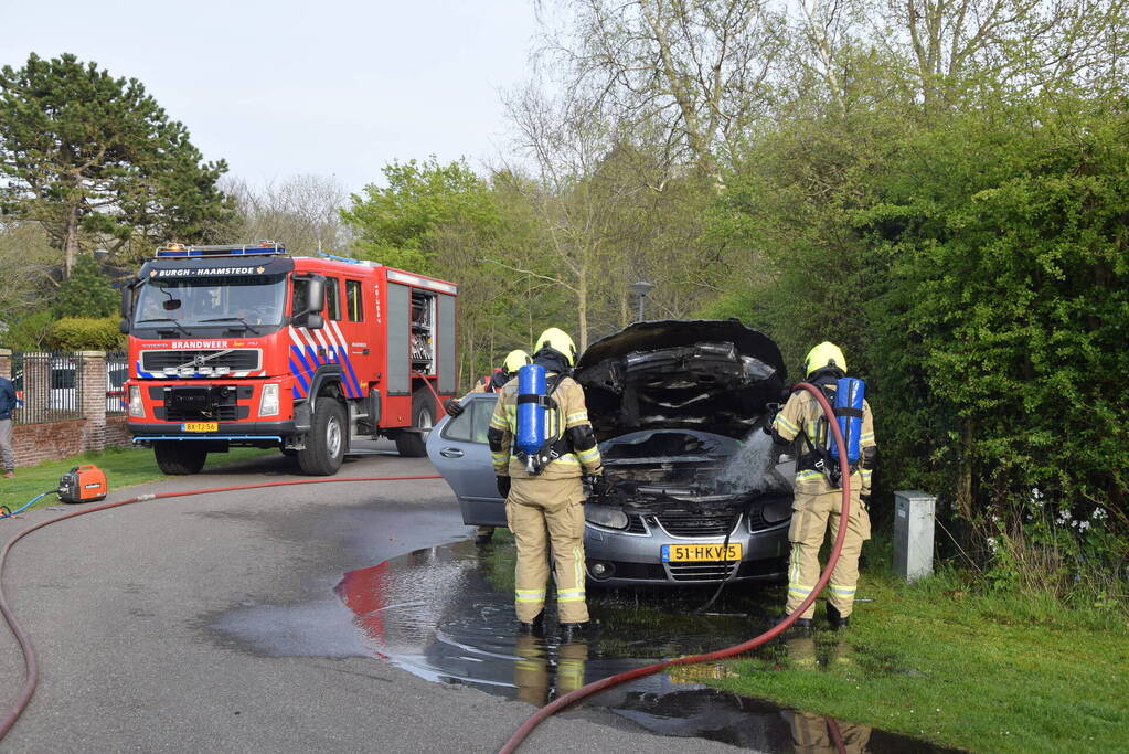 Auto zwaar beschadigd vanwege brand