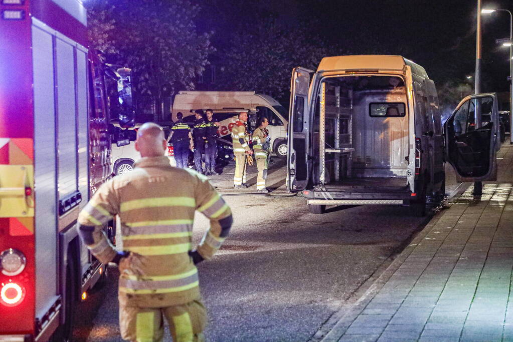 Brand in geparkeerde bestelbus snel geblust