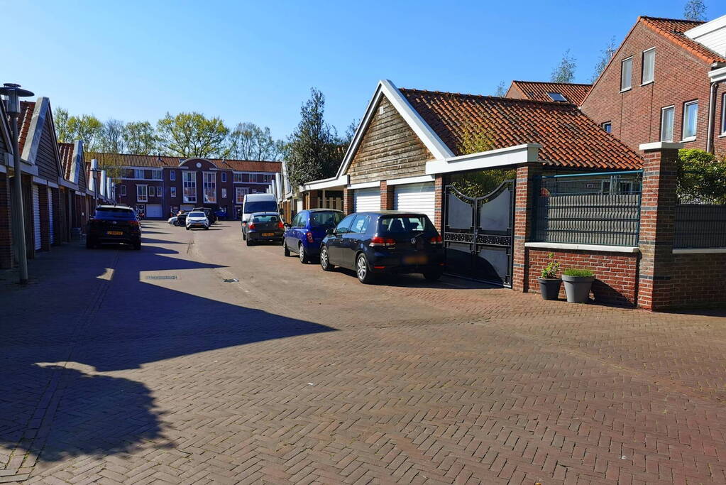 Bestuurder vrachtwagen slaat op de vlucht na aanrijding