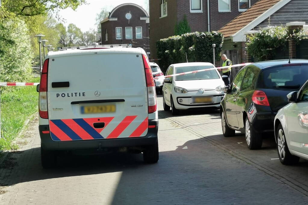 Bestuurder vrachtwagen slaat op de vlucht na aanrijding