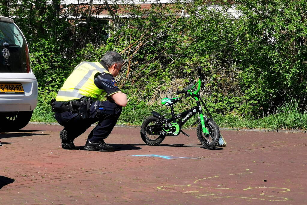 Bestuurder vrachtwagen slaat op de vlucht na aanrijding