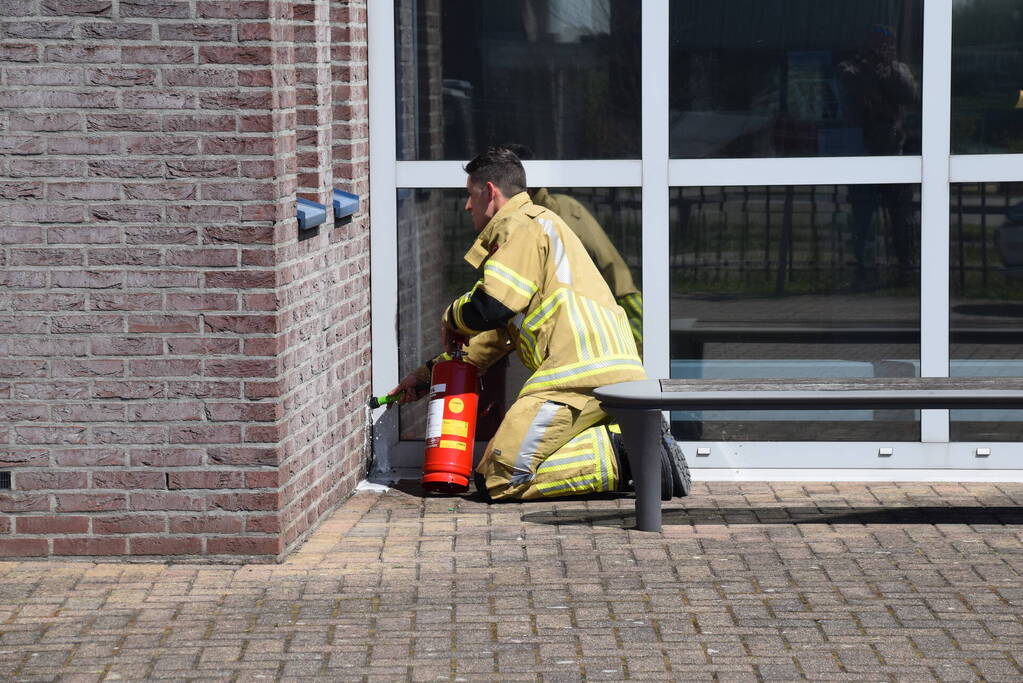 Brand in spouwmuur na wegbranden van onkruid