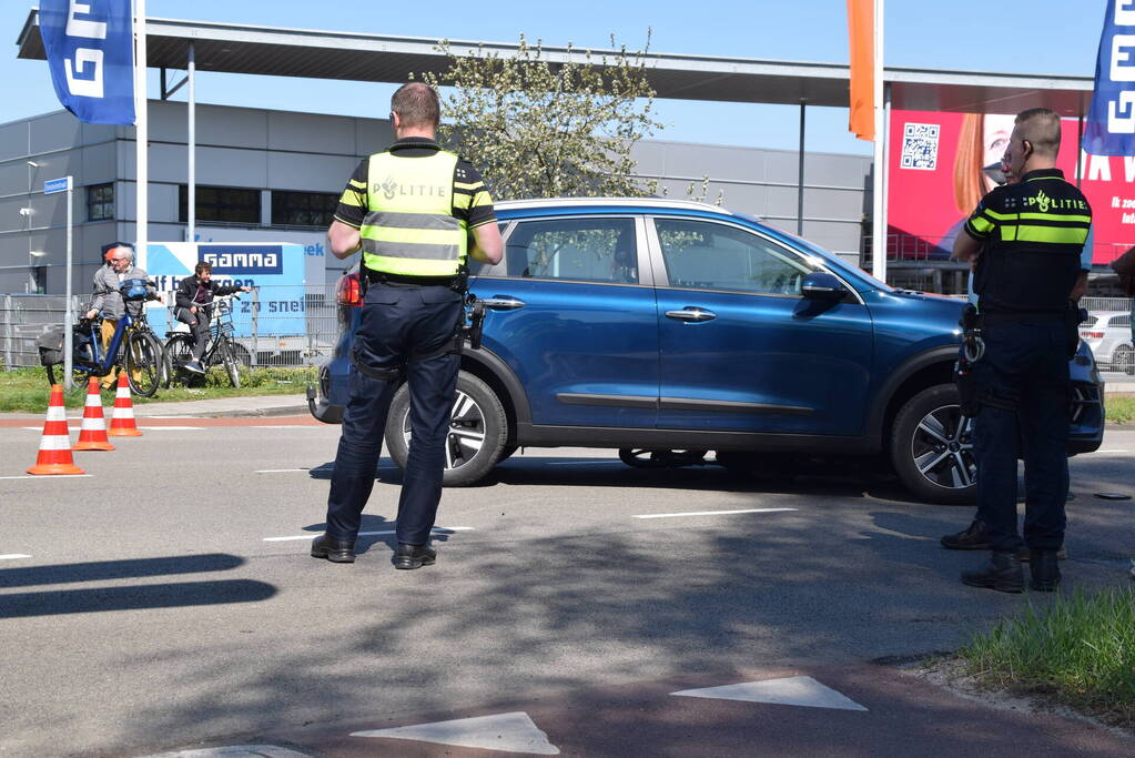 Bestuurder snorscooter gewond bij aanrijding met personenauto
