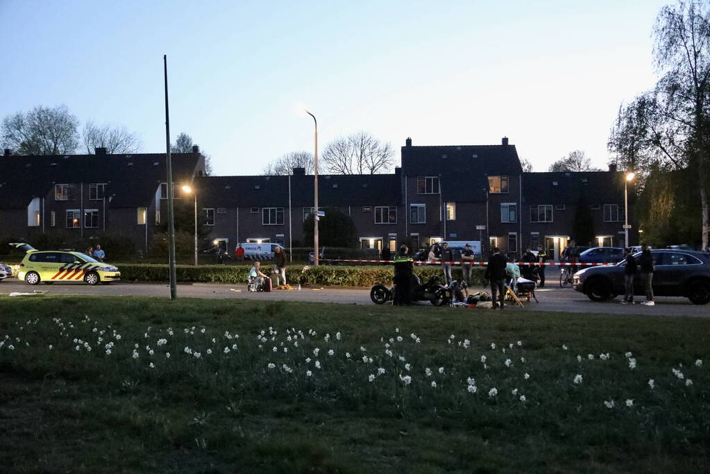 Driewielmotor op de kop na botsing met lantaarnpaal