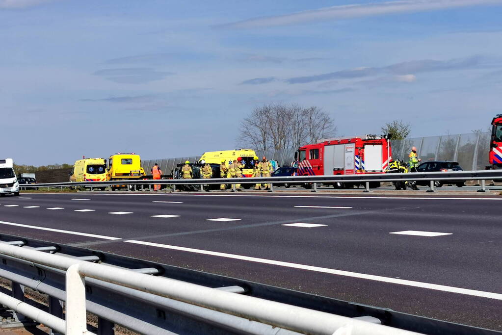 Auto belandt op zijn kop bij ongeval